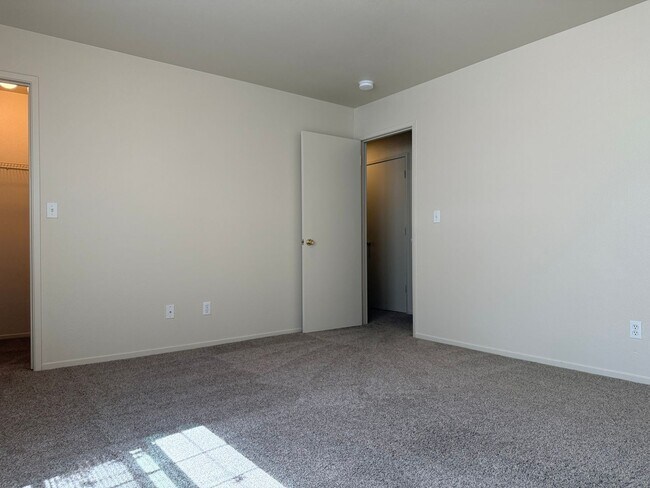 Building Photo - 1277 Sunrise Dr