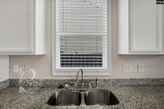 Building Photo - 807 Spring Cress Dr