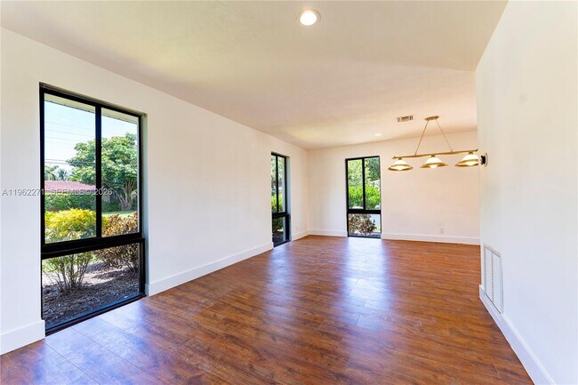 Building Photo - 636 Hibiscus Dr