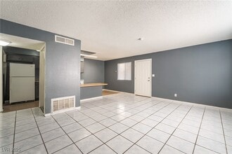 Building Photo - 833 N Bruce St