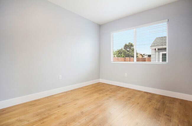Building Photo - Olive Avenue Triplex