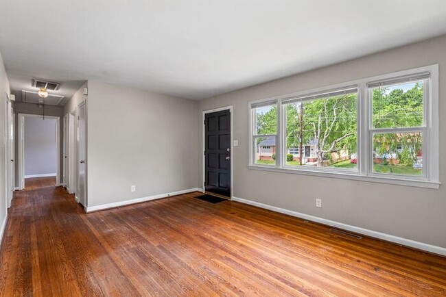 Building Photo - Home off Freeman Mill, Living Room Plus De...