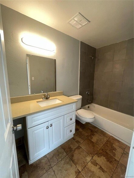 Building Photo - 1590 Clinton St