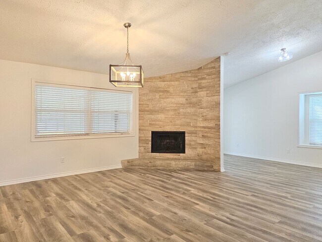 Building Photo - 10615 Heatherford Dr