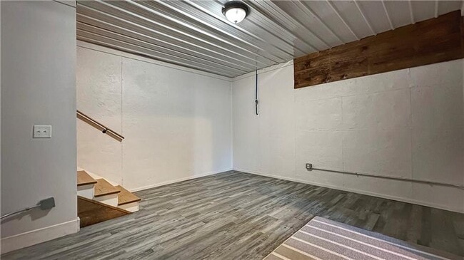 Building Photo - 374 Prince Dr