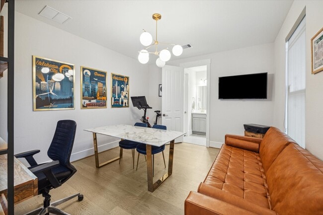 Building Photo - 2803 Hicks St