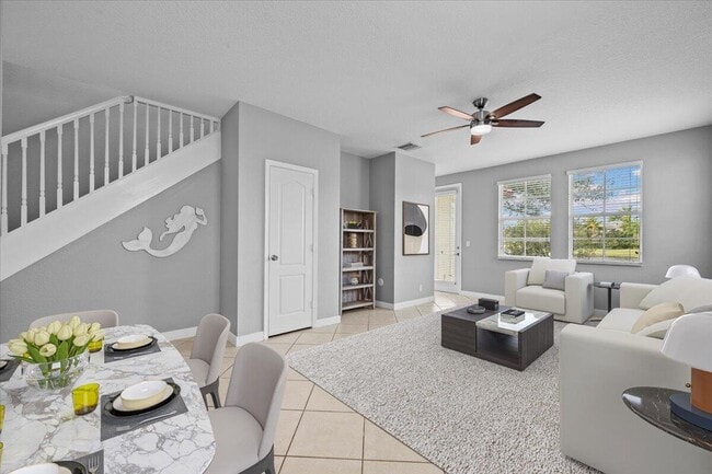 Building Photo - 647 Castle Dr