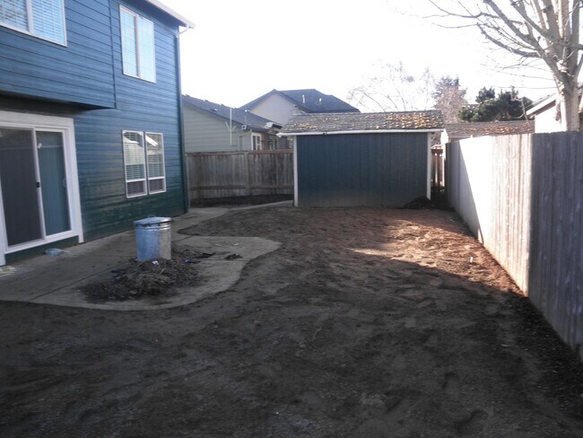 Building Photo - Extra features