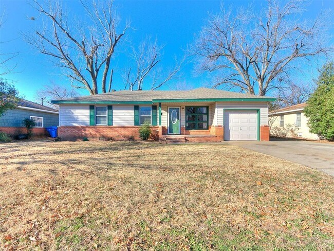 Primary Photo - 122 S Sherry Ave