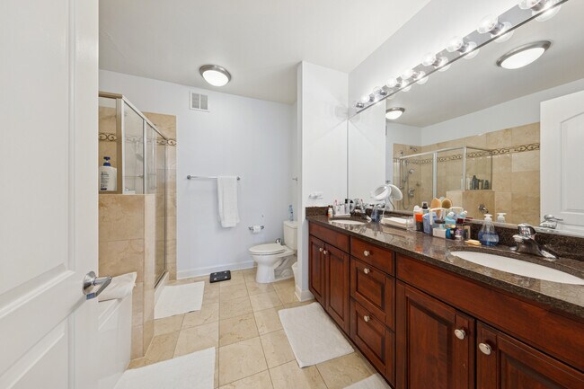 Building Photo - 420 E Waterside Dr
