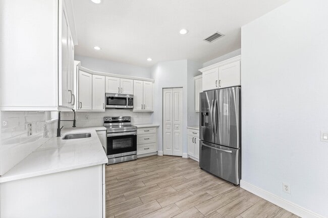 Building Photo - 5477 Queenship Ct
