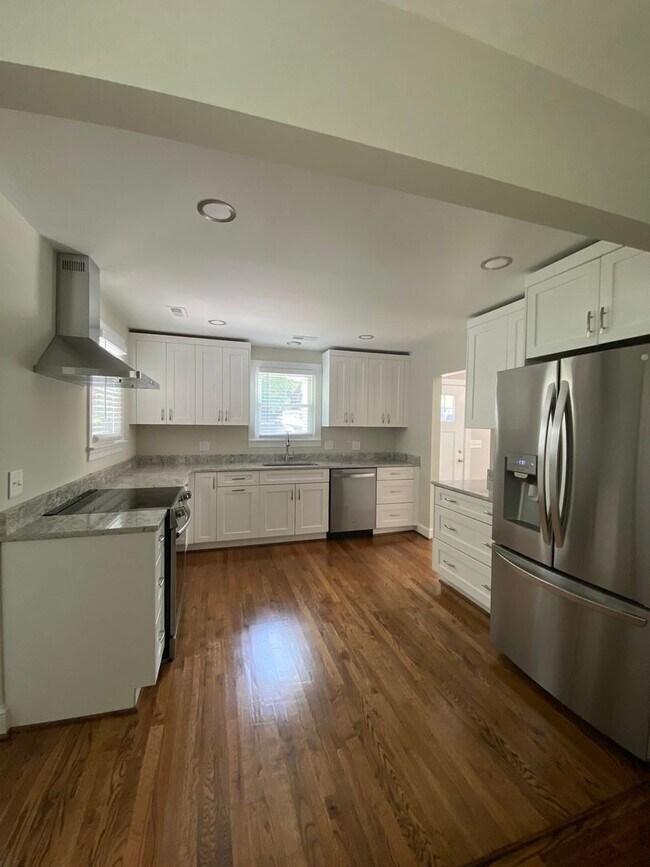 Building Photo - Spacious 3BR/3BA Home with Private Baths – Great for Students