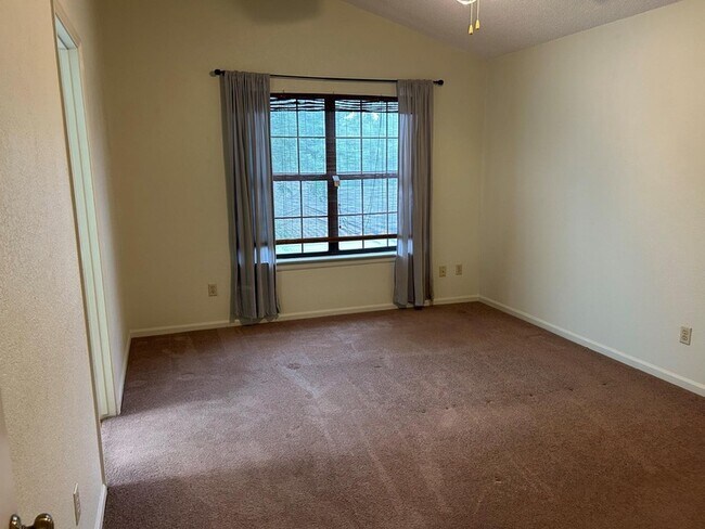 Building Photo - 1225 Eaton Ln