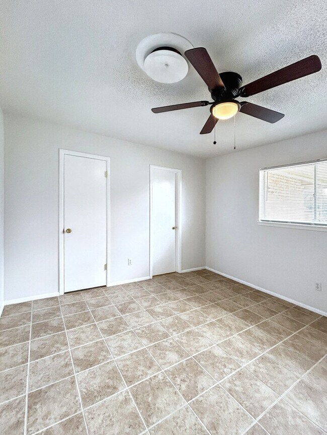 Building Photo - 1212 Hillcrest Dr