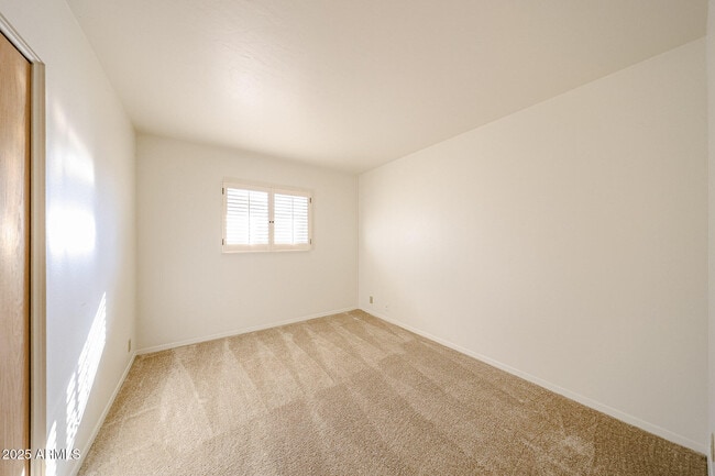 Building Photo - 2324 West Myrtle Ave