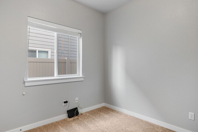 Building Photo - Modern 4-Bedroom Home in Meridian – Spacious Layout + Great Location