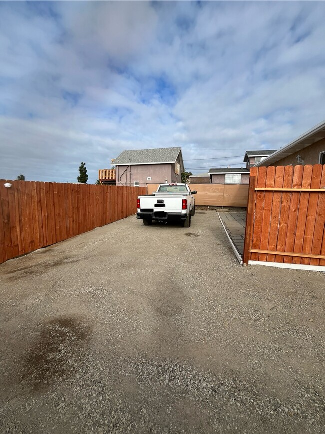Building Photo - Ridgeway Home