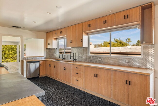 Building Photo - 4075 Los Nietos Dr