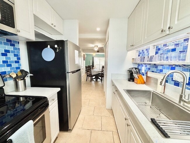 Building Photo - 2 Bedroom + 1.5 Bathroom Condo | Anacapa View | Monthly Furnished Rental