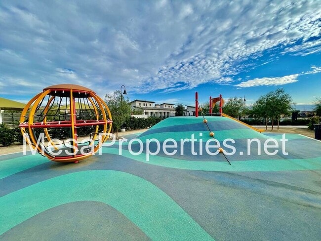 Building Photo - 3647 E Bright Paseo
