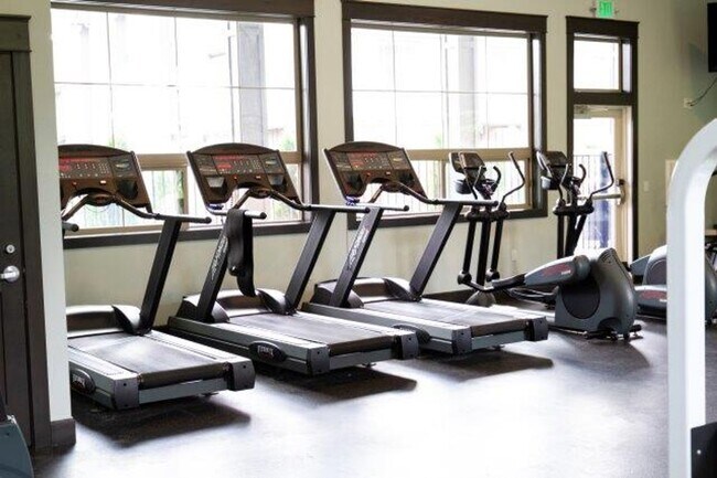 Building Photo - Beautiful 2 bedroom 2 bath/ move in today pay no rent till 1/1/26!