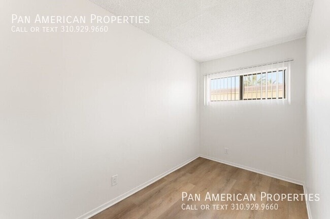 Building Photo - 817 Riverside Pl