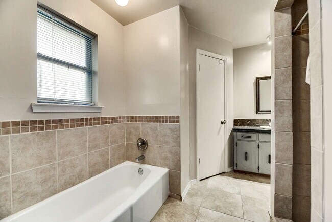 Building Photo - Great 3-2-2 in North Richland Hills surrounded by mature trees