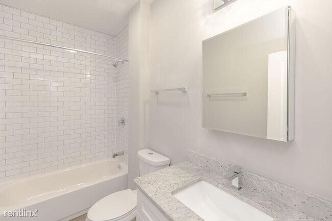 Building Photo - 2 br, 2 bath Townhome - 2907 Ellwood Ave