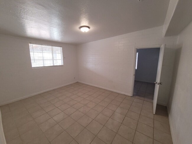 Building Photo - N 39th Ave