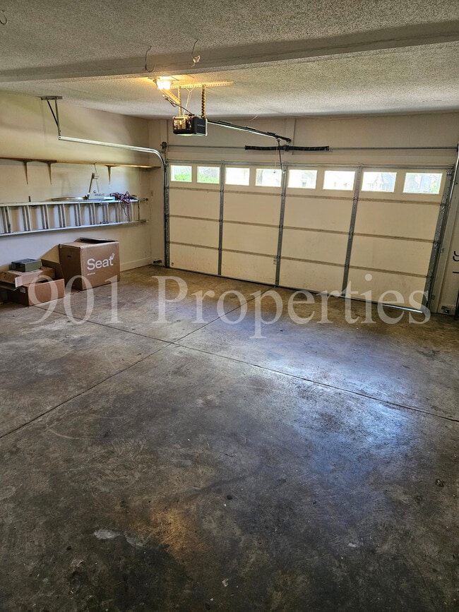 Building Photo - 8595 Riverchase Dr