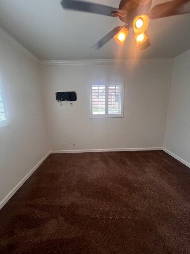 Building Photo - Beautiful 3 Bed / 2 Bath Home with Detached Bonus Space