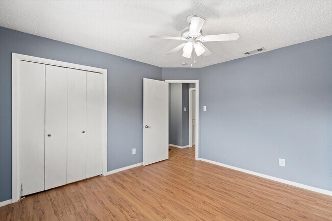 Building Photo - Perfectly Located Townhome in South Austin
