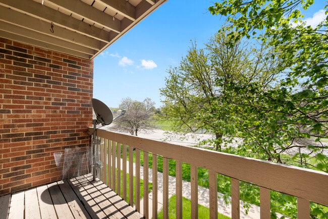 Building Photo - 2392 Abbeywood Dr