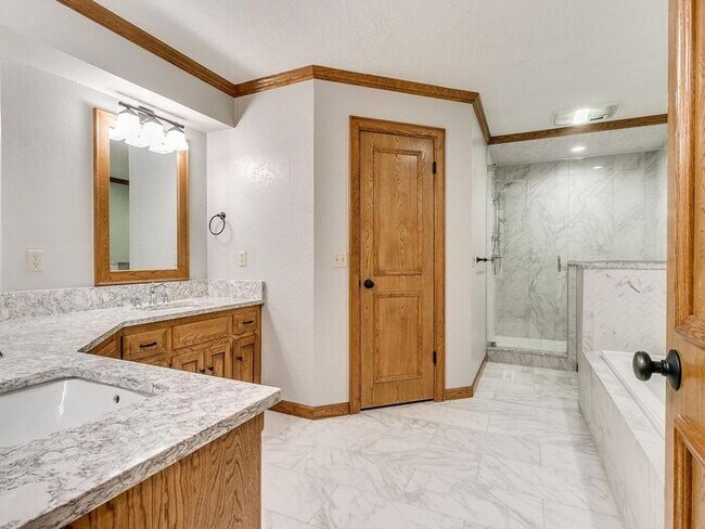 Building Photo - *Rare Find* Stunning Brookhaven 4 Bed 2.5 ...