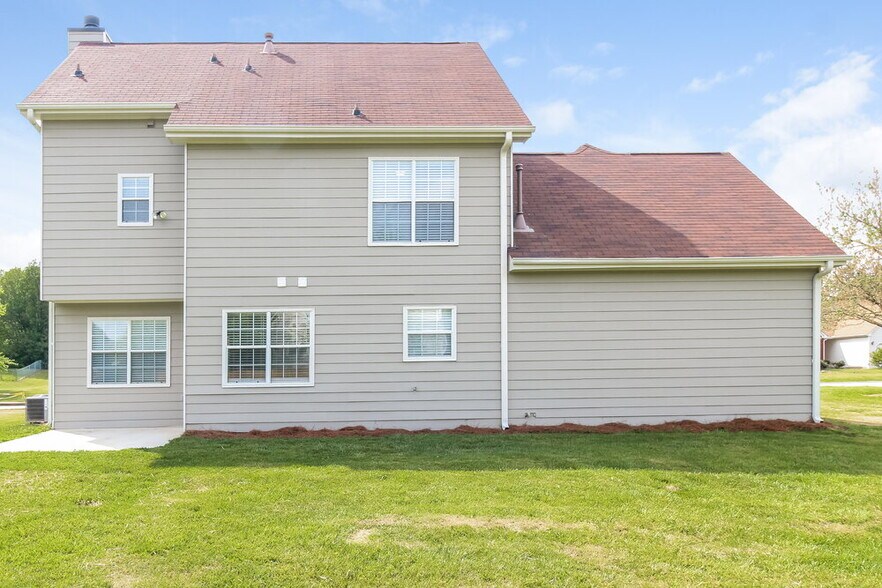 Building Photo - 1520 Rose Pointe Dr