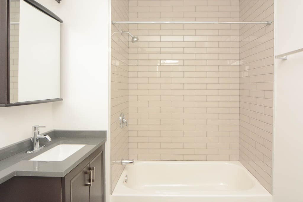 Building Photo - 820 W Cornelia Ave