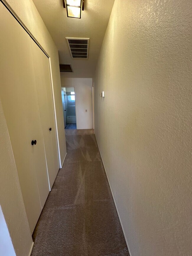 Building Photo - Adorable Rancho 3/2~~!  Please see entire add for viewings!!