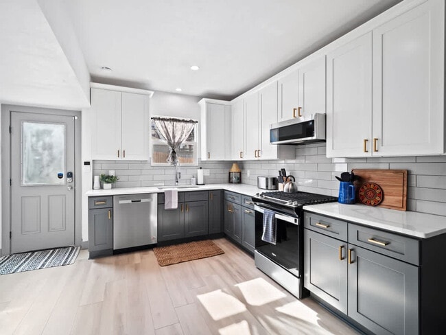 Building Photo - 432 N Firestone Blvd