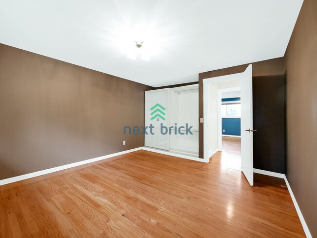 Building Photo - 3 Bed and 3 Bath Beacon Hill Single-family...