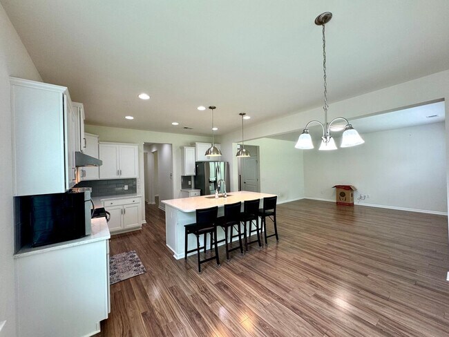 Building Photo - Nice Ladson 3 Bedroom!