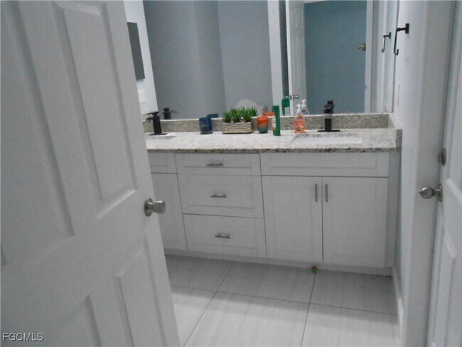 Building Photo - 601 Clayton Ave