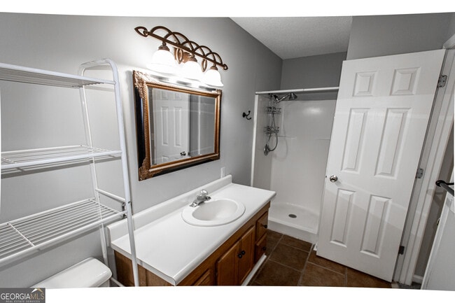 Building Photo - 104 Green Tree Ct