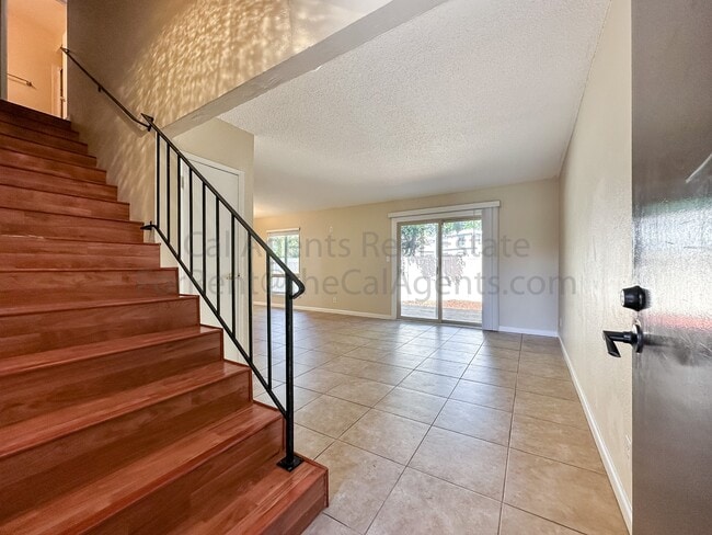 Building Photo - 2040 Sierra Rd