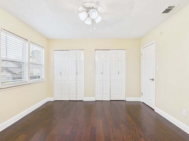 Building Photo - 6416 Bankside Dr