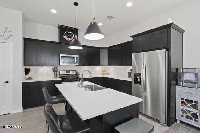 Building Photo - 905 Cottage Pl