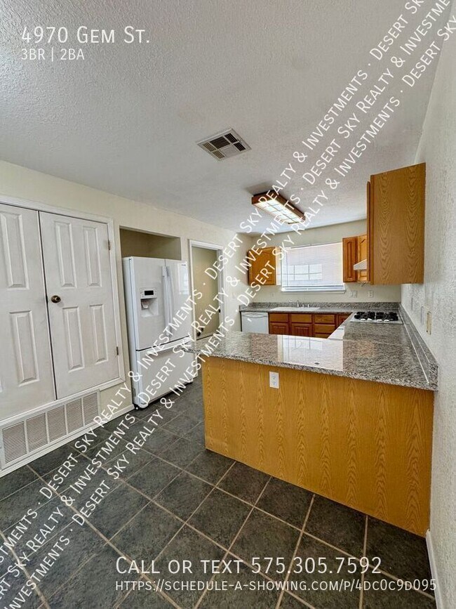 Building Photo - 4970 Gem St