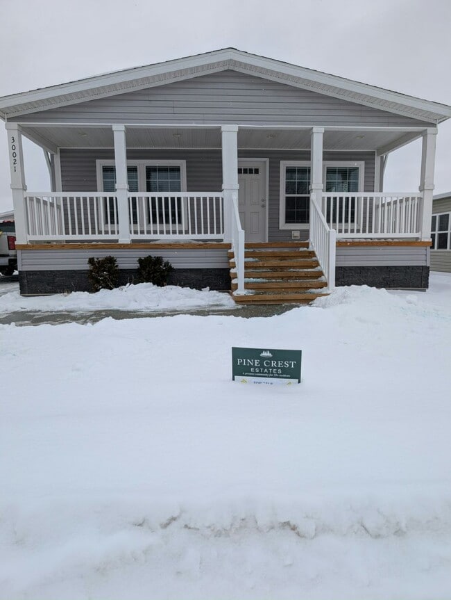 Building Photo - 30021 Pineview Cir