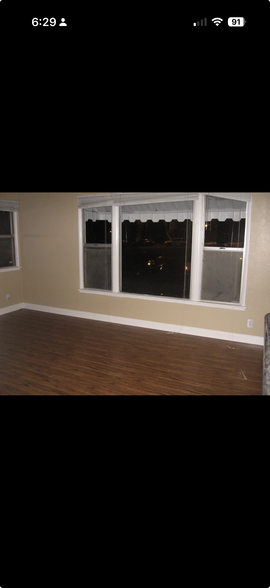 Building Photo - 1308 N Hollywood Way