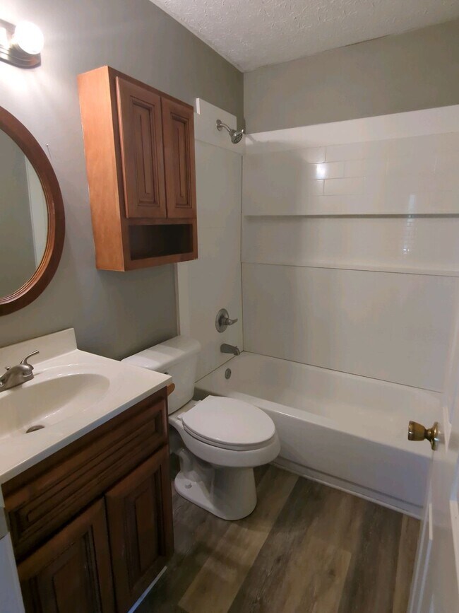 Building Photo - 2517 Thoroughbred Dr