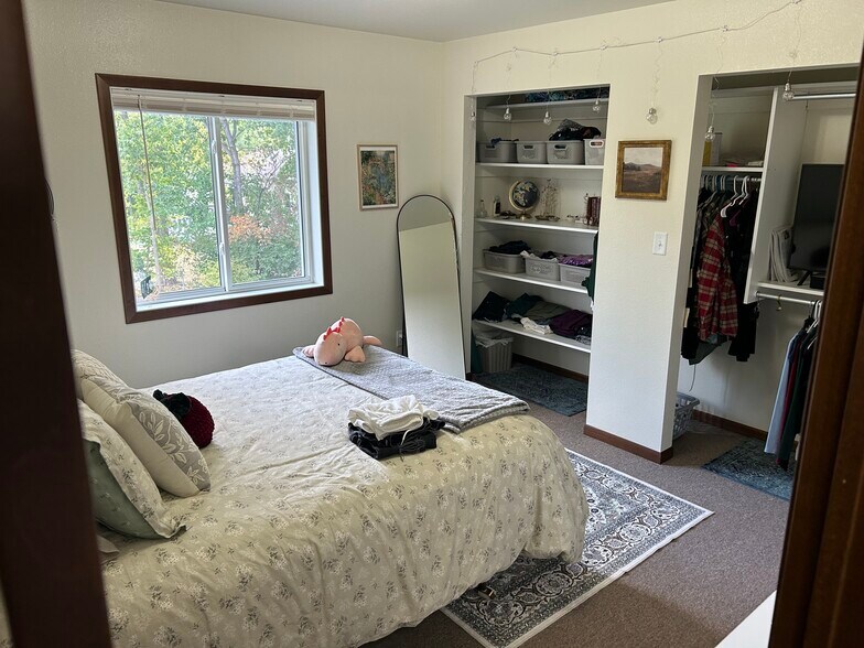 Building Photo - 1528 Starview Dr